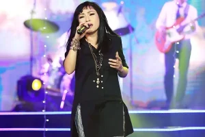 Phương Thanh Hát 'một Thời Đã Xa', Tái Hiện Hình Ảnh 17 Năm Trước ...