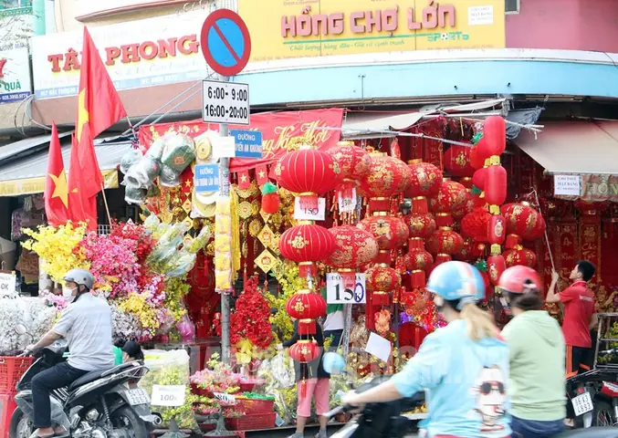 Rực Rỡ Sắc Xuân Ở Đường Hải Thượng Lãn Ông Rực Rỡ Sắc Xuân Ở Đường Hải Thượng Lãn Ông