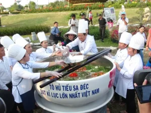 Ngàn Thực Khách Ăn Tô Hủ Tiếu Lớn Nhất Vn - Tuổi Trẻ Online