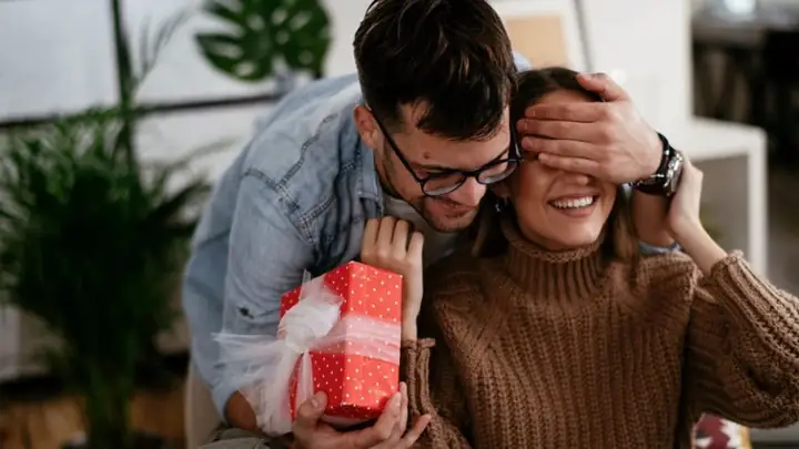 Trực Tiếp Tặng Quà Để Tăng Tỉ Lệ Thành Công