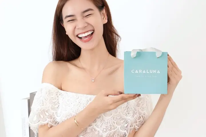 Tỏ Tình Nên Tặng Quà Gì Cho Bạn Gái?