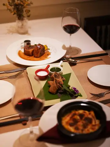 Gợi Ý Bữa Tối Cùng Món Bò Wellington Tại Nhà Hàng Maison Mận-đỏ