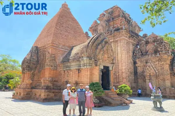 Ngày 3: Tour Nha Trang Từ Sài Gòn 3 Ngày 2 Đêm Tìm Hiểu Các Địa Danh Nổi Tiếng: Tháp Bà Ponagar – Chùa Long Sơn (ăn Sáng/ Trưa) Ngày 3: Tour Nha Trang Từ Sài Gòn 3 Ngày 2 Đêm Tìm Hiểu Các Địa Danh Nổi Tiếng: Tháp Bà Ponagar – Chùa Long Sơn (ăn Sáng/ Trưa)