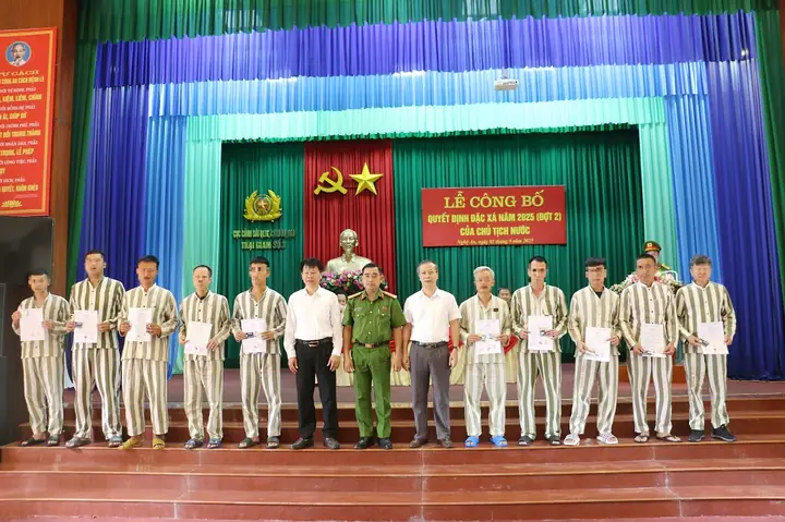 127 Phạm Nhân Tại Trại Giam Số 3, Bộ Công An Được Đặc Xá ...