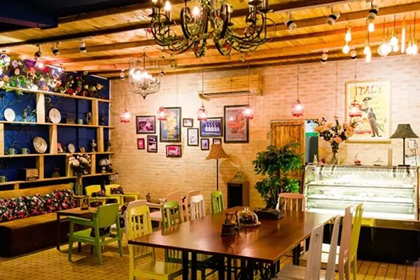 Trang Trí Quán Ăn Vặt Nhỏ Đẹp Bằng Giấy Dán Tường