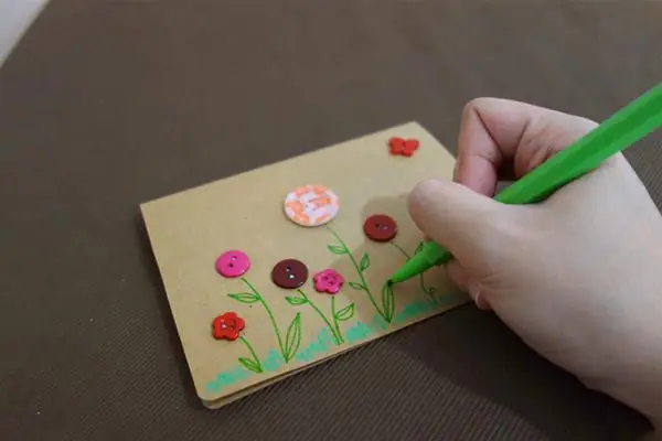 Trang Trí Thiệp 20/11 Từ Cúc Áo Dễ Dàng