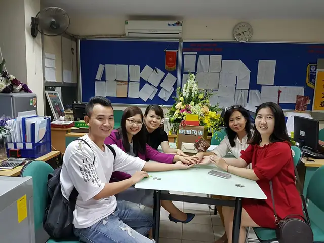 Cựu Sinh Viên Tri Ân Thầy Cô Giáo Nhân Ngày 20-11 Cựu Sinh Viên Tri Ân Thầy Cô Giáo Nhân Ngày 20-11