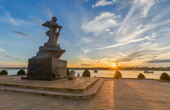 Top 10 Địa Điểm Du Lịch Nên Ghé Khi Đến Thành Phố Đồng Hới ...