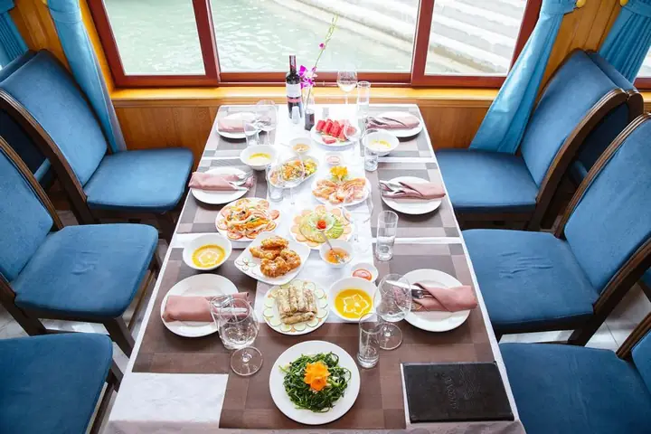 Tourhà Nội – Hạ Long - Hang Sửng Sốt - Đảo Titop Tourhà Nội – Hạ Long - Hang Sửng Sốt - Đảo Titop