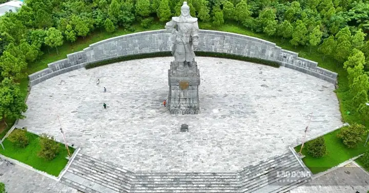 Điều Ít Biết Về Ngọn Núi Nơi Nguyễn Huệ Lên Ngôi Hoàng Đế Điều Ít Biết Về Ngọn Núi Nơi Nguyễn Huệ Lên Ngôi Hoàng Đế