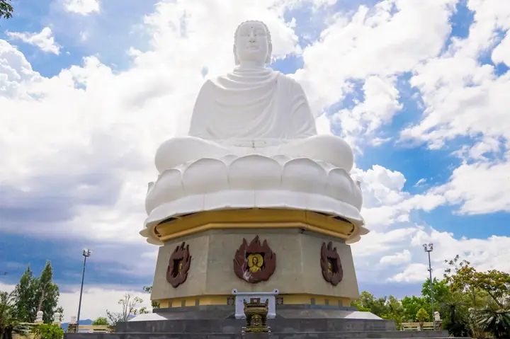 Ngôi Chùa Có Tượng Phật Giữ Kỷ Lục Việt Nam Ở Nha Trang - Báo ...