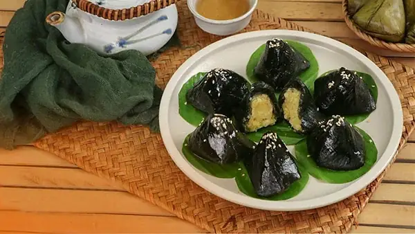Bánh Ít Lá Gai Bánh Ít Lá Gai