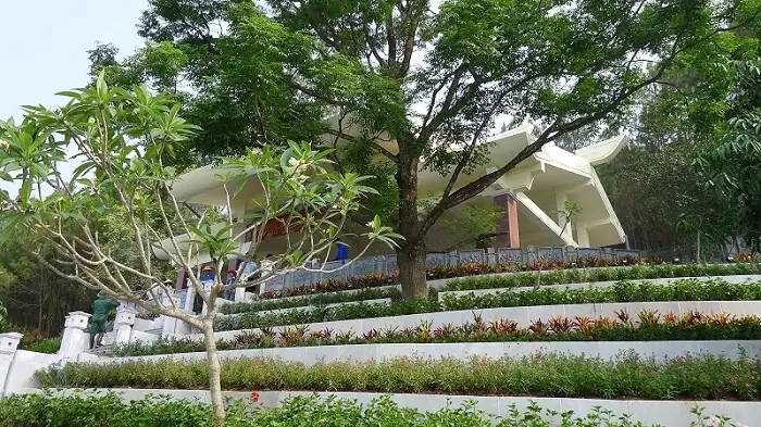 Phần Mộ Cụ Bà Hoàng Thị Loan