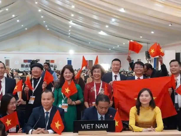 (chinhphu.vn) - Vào Hồi 14h38 Ngày 09/12/2025 (giờ Địa Phương), Tại Thủ Đô New Delhi, Ấn Độ, Kỳ Họp Lần Thứ 20 Của Ủy Ban Liên Chính Phủ Công Ước 2003 Về Bảo Vệ Di Sản Văn Hóa Phi Vật Thể Của Unesco, Ủy Ban Liên Chính Phủ Công Ước 2003 Đã Ghi Danh Di Sản Nghề Làm Tranh Dân Gian Đông Hồ Vào Danh Sách Di Sản Văn Hóa Phi Vật Thể Cần Bảo Vệ Khẩn Cấp. Đây Là Di Sản Thứ 17 Của Việt Nam Được Unesco Ghi Danh Vào Các Danh Sách Di Sản Văn Hóa Phi Vật Thể Của Unesco.