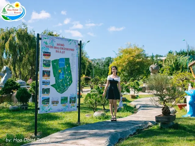 Hình Ảnh Du Khách Check In Tại Vườn Hoa Thành Phố Đà Lạt