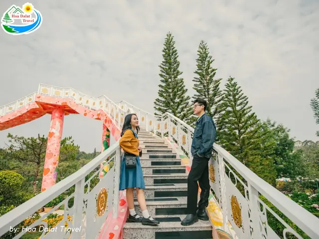 Hình Ảnh Du Khách Check In Tại Vườn Hoa Thành Phố Đà Lạt