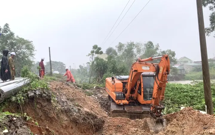 Điện Lực Nghi Xuân (hà Tĩnh) Khẩn Trương Khắc Phục Sự Cố Điện Do ...