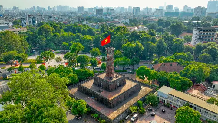 Cột Cờ Hà Nội: Biểu Tượng Trường Tồn Của Đất Thăng Long | Xanh Sm