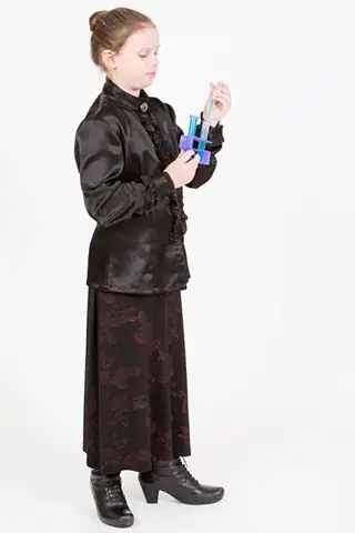 Hóa Trang Halloween Cho Bé Thành Những Nhân Vật Lịch Sử Huyền Thoại. Tại Sao Không?