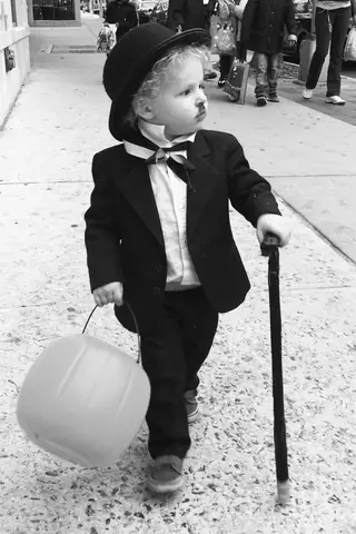 Hóa Trang Halloween Cho Bé Thành Những Nhân Vật Lịch Sử Huyền Thoại. Tại Sao Không?