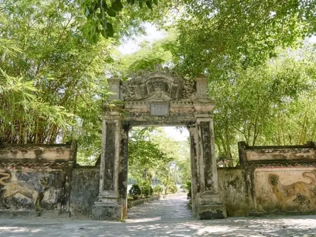 Đền Đức Hoàng – Di Tích Lịch Sử Gắn Với Truyền Thuyết Dân Gian