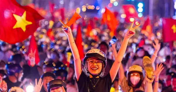 Một Đêm Không Ngủ: Hàng Triệu Người Đổ Xuống Đường Ăn Mừng ...