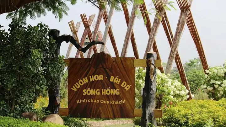 Vườn Hoa Bãi Đá Sông Hồng: Không Gian Sống Ảo Cực Chill | Xanh Sm