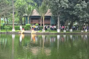 Ao Cá Bác Hồ Ở Hà Nội - Triphunter