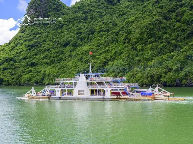 Bãi Cháy Có Gần Cát Bà Không?