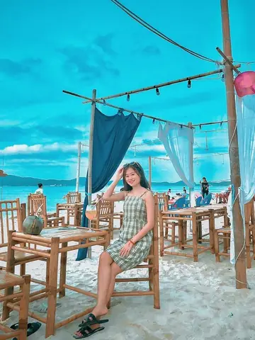 Bãi Tắm Hồng Vàn