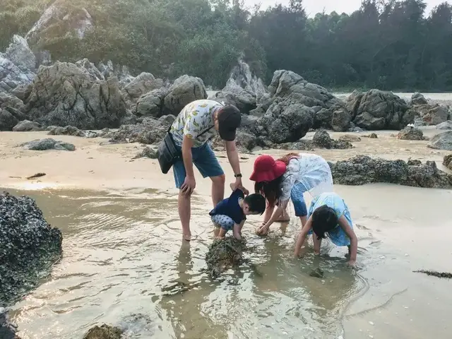 Bãi Đá Tình Yêu Quan Lạn Có Gì Đặc Biệt?