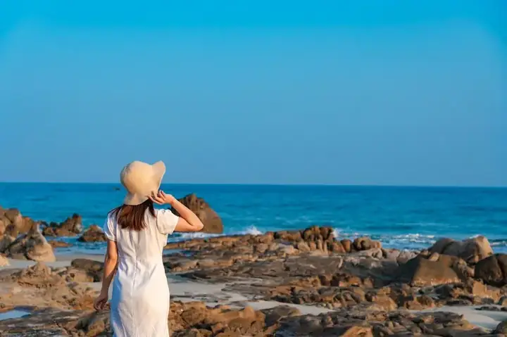 Bãi Đá Tình Yêu Quan Lạn Có Gì Đặc Biệt?