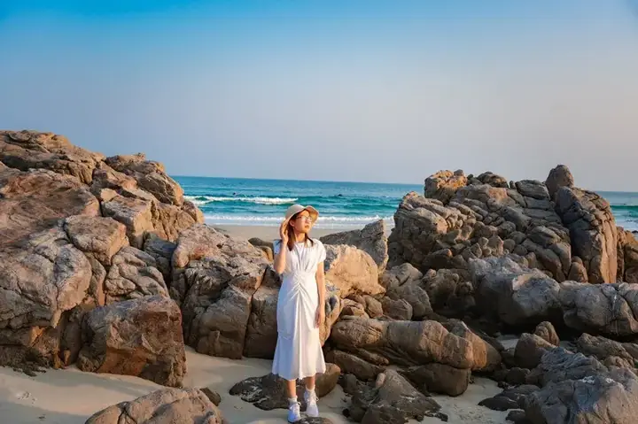 Bãi Đá Tình Yêu Quan Lạn - Điểm Hẹn Lãng Mạn Giữa Biển Trời Vịnh Bắc Bộ