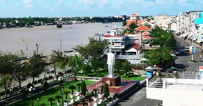Thuyết Minh Bến Ninh Kiều (11 Mẫu) - Văn Mẫu Lớp 9