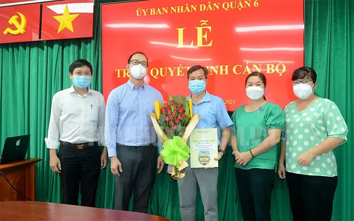 Quận 6: Trao Quyết Định Phó Trưởng Ban Quản Lý Chợ Bình Tây Và ... Quận 6: Trao Quyết Định Phó Trưởng Ban Quản Lý Chợ Bình Tây Và ...