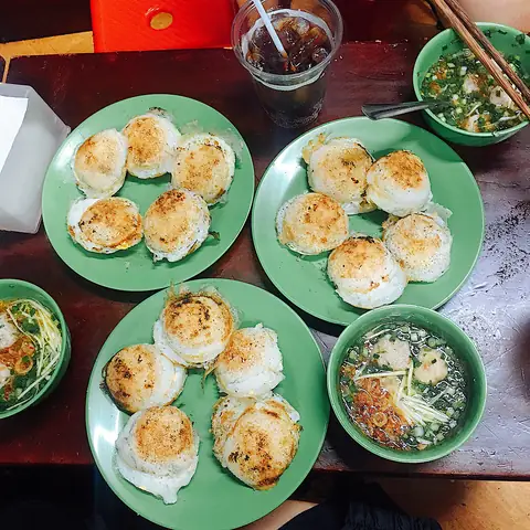 Thưởng Thức Bánh Căn Nhà Chung Đúng Điệu