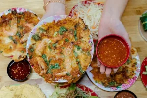 Bánh Ép Huế: Món Vặt Đường Phố Quen Thuộc Dành Cho Ai Mê ...