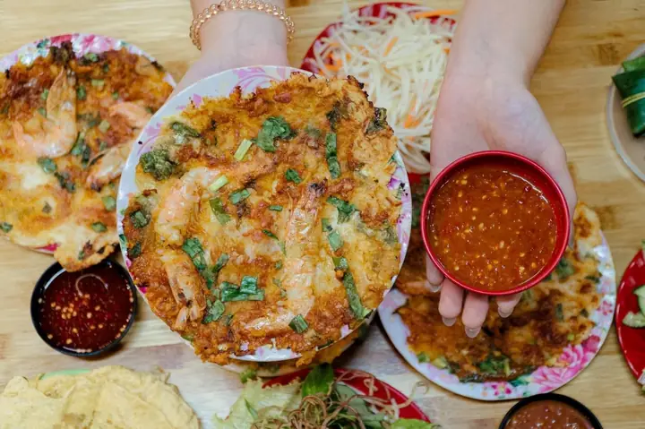 Bánh Ép Huế: Món Vặt Đường Phố Quen Thuộc Dành Cho Ai Mê ...
