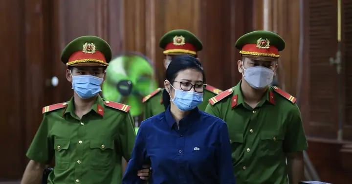 Doanh Nghiệp Biếu Quà Quan Chức: Bánh Ít Đi, Bánh Quy Lại | Báo ...