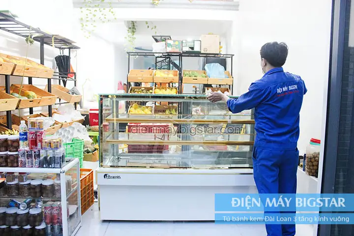 Tủ Bánh Kem Đài Loan 3 Tầng Kính Vuông 1800mm