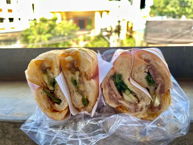 Bánh Mì Ba Lẹ, Nha Trang - Đánh Giá Về Nhà Hàng - Tripadvisor