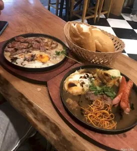 Bánh Mì Mr Xoay: Trải Nghiệm Thập Cẩm Ấm Nóng Hàm Long