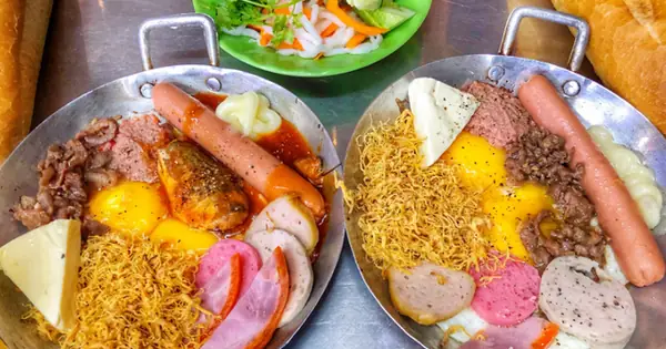 Giữa Phố Đi Bộ Nguyễn Huệ "đắt Đỏ" Có Một Hàng Bánh Mì Chảo Lụp ... Giữa Phố Đi Bộ Nguyễn Huệ "đắt Đỏ" Có Một Hàng Bánh Mì Chảo Lụp ...