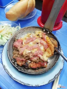 Bánh Mì Áp Chảo & Thịt Xiên - Triệu Việt Vương | Bình Luận | Hà Nội ...