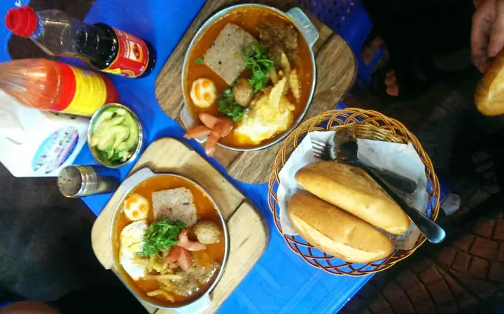 Quán Cô Phương Béo Chuyên Bánh Mì Chảo, Bánh Mì Sốt Vang
