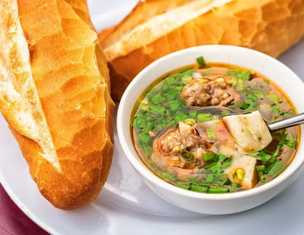 Dì Liên – Quán Bánh Mì Xíu Mại Chén Ở Sài Gòn Bình Dân