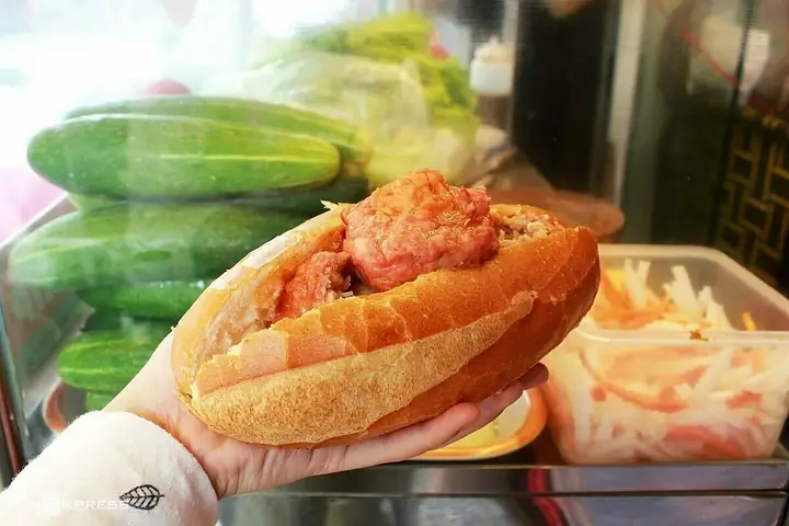Tiệm Bánh Mì Nhân Xíu Mại Trứng Muối - Báo Vnexpress Du Lịch