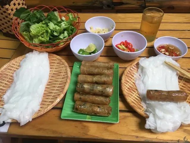 Quán Rơm Vàng