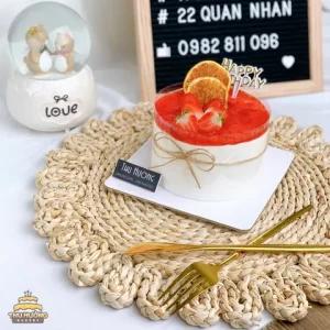 Bánh Sinh Nhật Có Mứt Dâu Tây