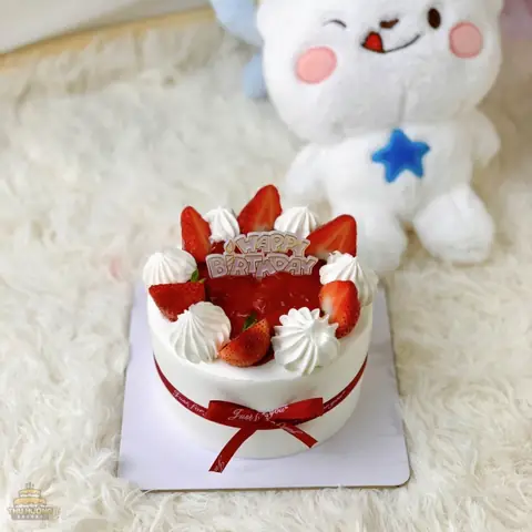 Bánh Sinh Nhật Có Mứt Dâu Tây
